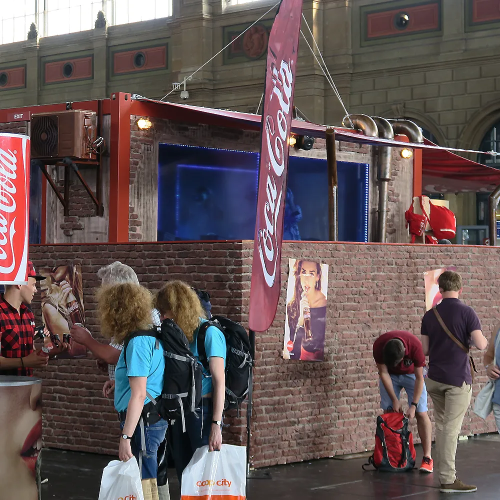 Coca-Cola Kulissenbau mit Brick Loft 530